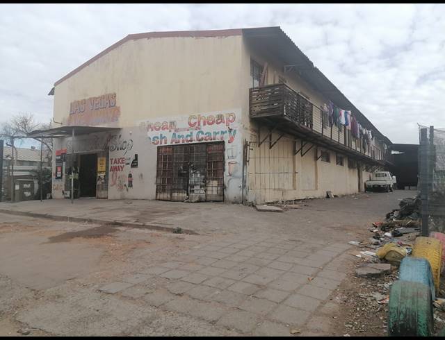 495M² BUSINESS FOR SALE IN RUSTENBURG NORTH